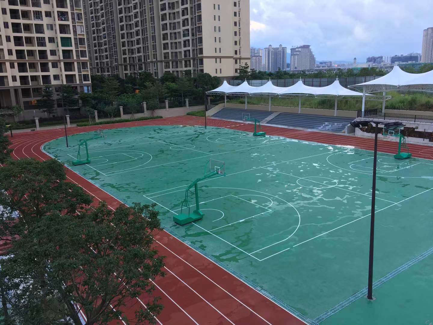 惠州市篮球场|羽毛球场|校园跑道运动球场施工公司厂家直销工厂店