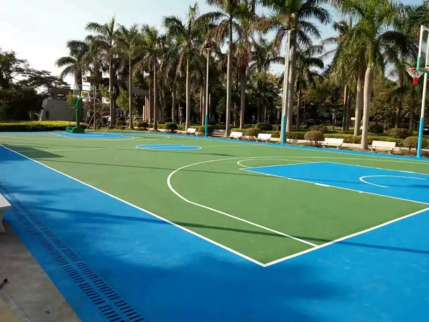 惠州篮球场施工公司_惠州丙烯酸篮球场厂家_惠城区学校操场硅PU篮球场翻新建设